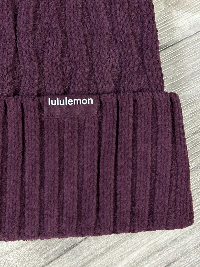 Cable Knit Pom Beanie