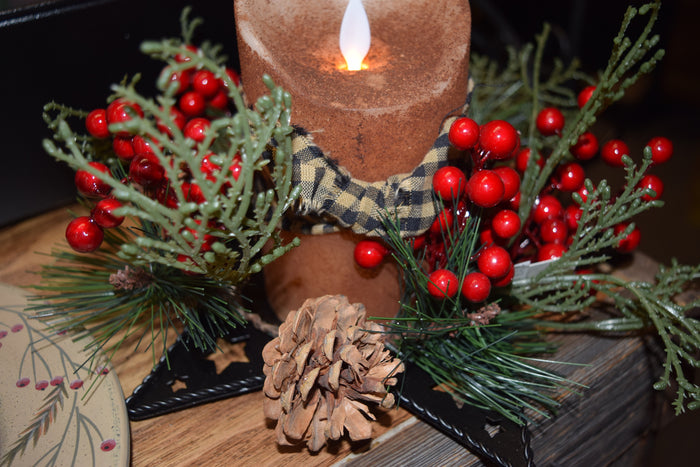 Medium Ring - Shiny Berries & Pinecone