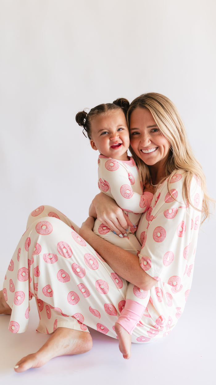 Women's T-Shirt and Pants Set in Pink Donuts