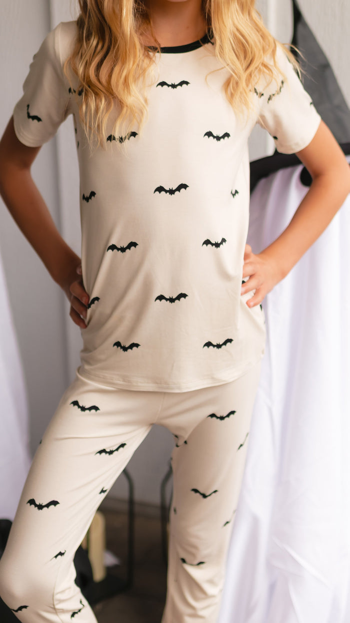 Youth Pajama Shorts sleeve and pants in Cream Bats