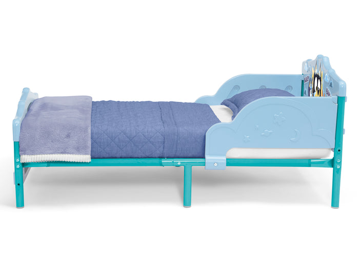 BB86952BU 1077 3D toddler bed bluey silo 07