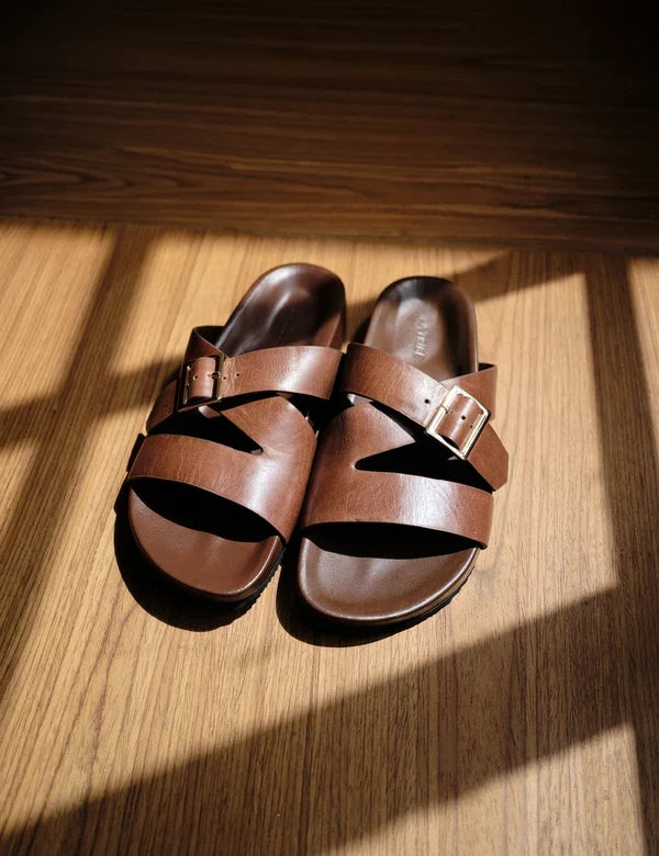 BUCKLE STRAP SLIDE in Cognac by La Tribe
