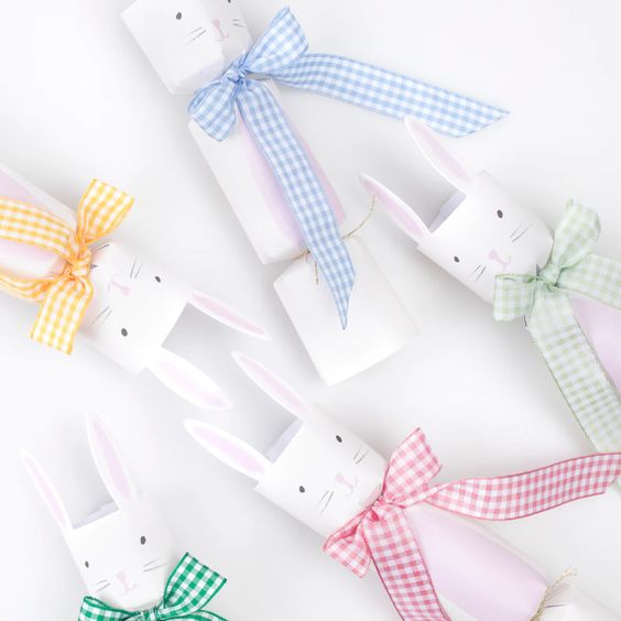 Hank & Sylvie's - Gingham Bow Bunny Crackers - Meri Meri