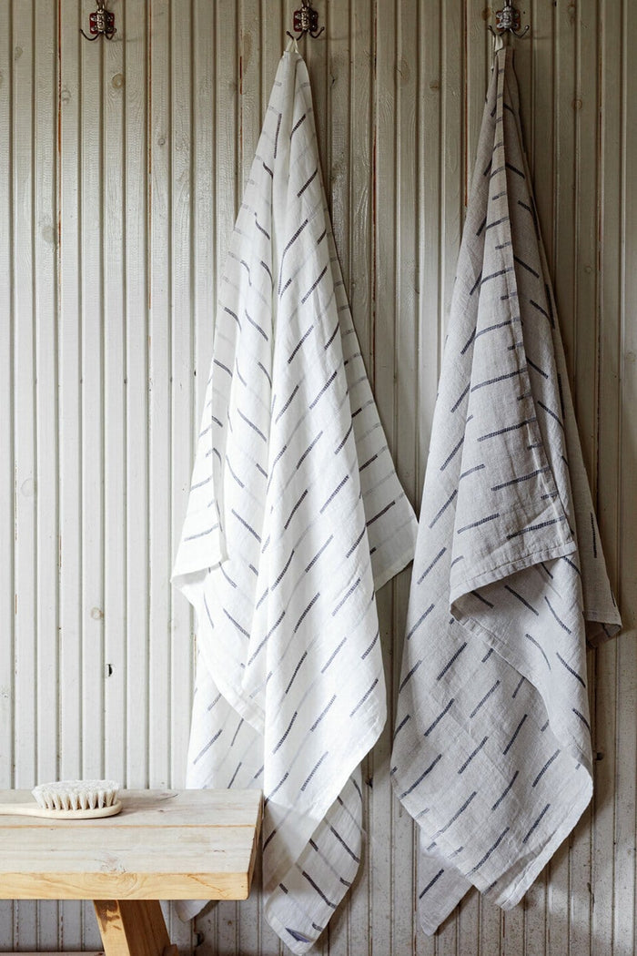 Lapuan Kankurit Paussi Dark Grey Bath Sheet