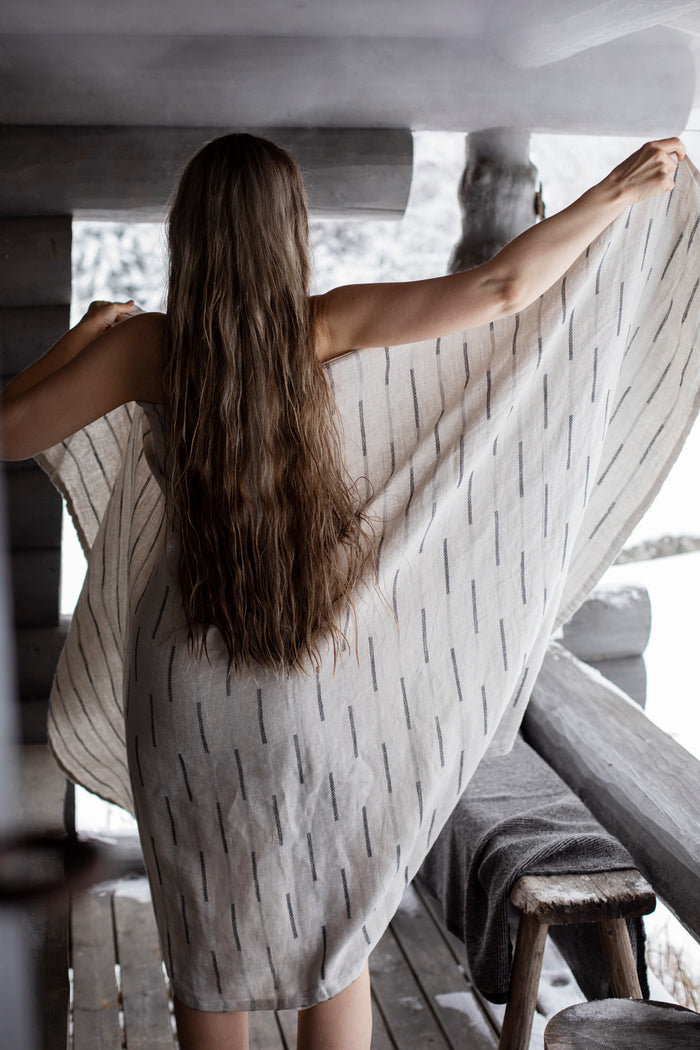 Lapuan Kankurit Paussi Dark Grey Bath Sheet