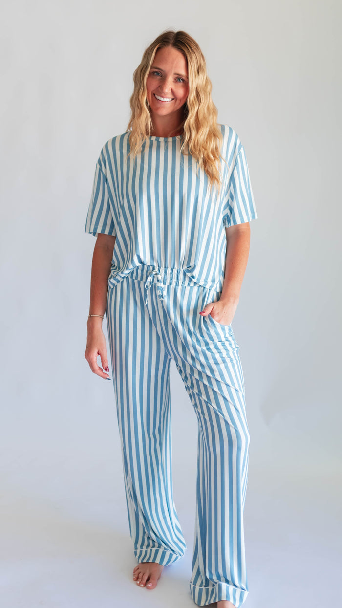 Women's T-Shirt and Pants Set in Beau