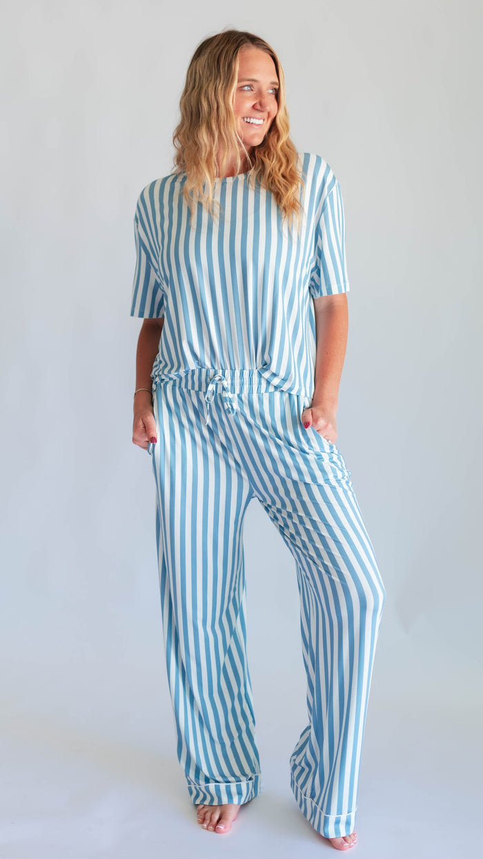 Women's T-Shirt and Pants Set in Beau