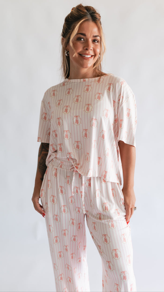 Women's T-Shirt and Pants Set in Dance
