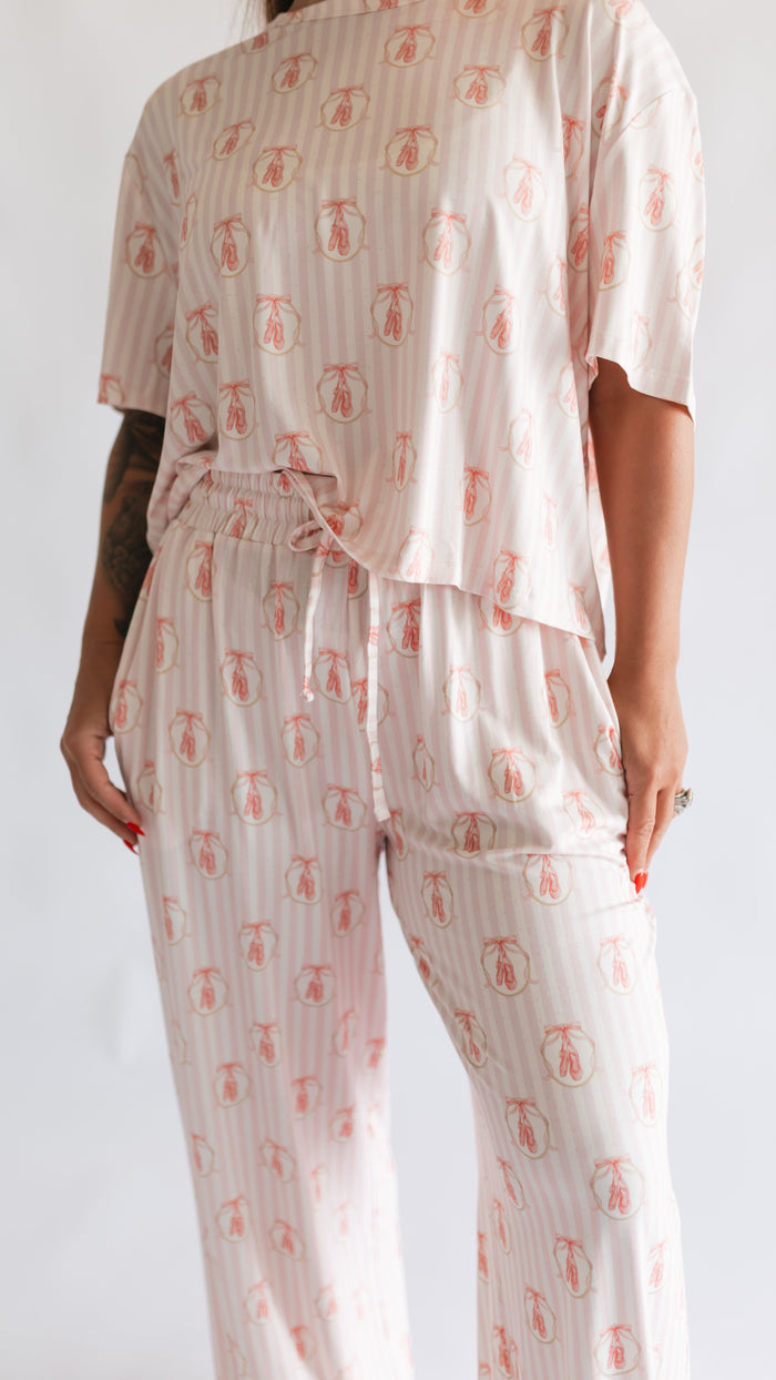 Women's T-Shirt and Pants Set in Dance