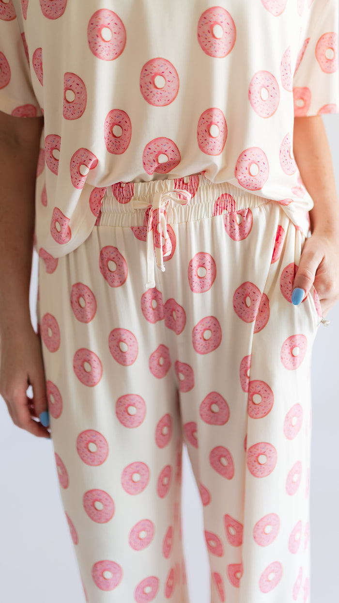 Women's T-Shirt and Pants Set in Pink Donuts