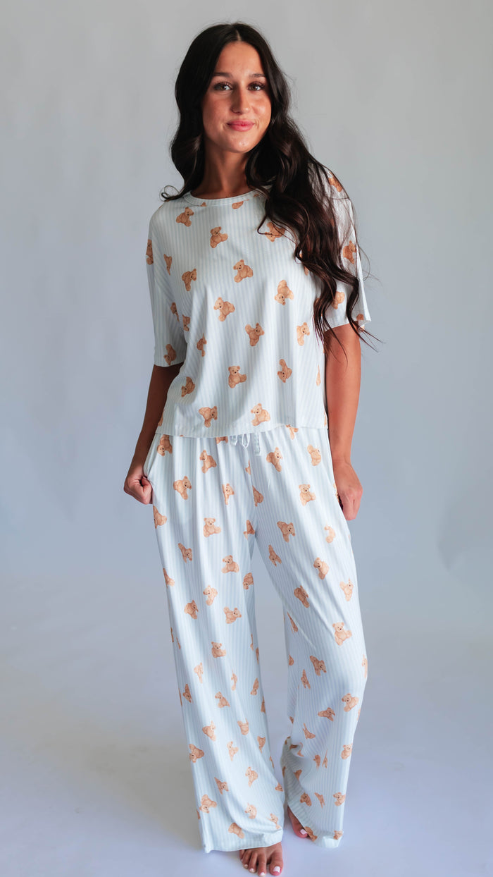 Women's T-Shirt and Pants Set in Teddy